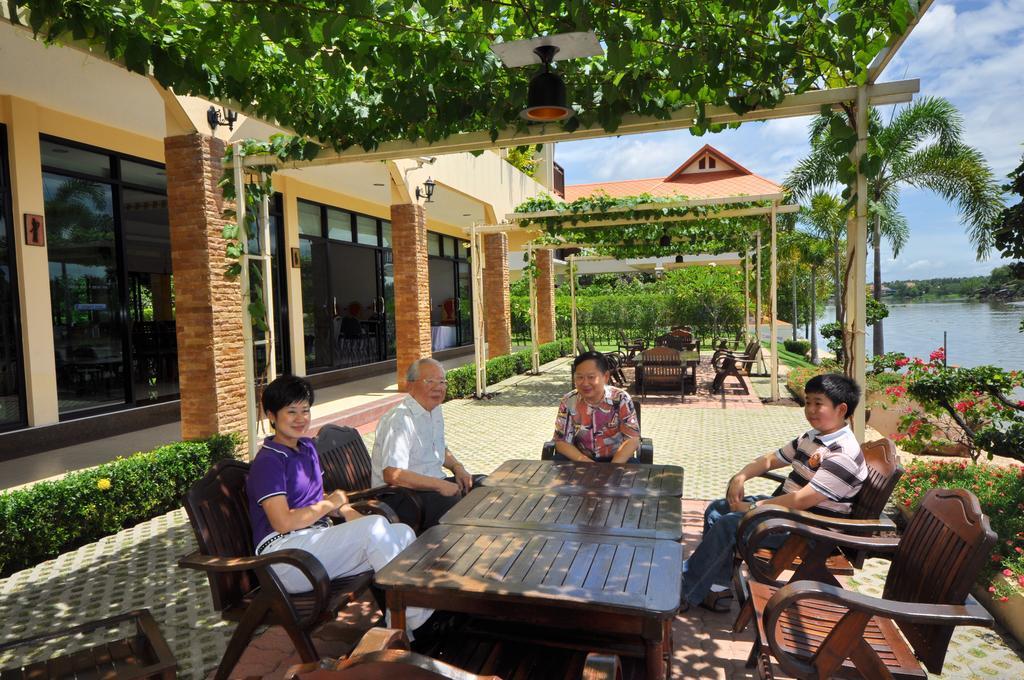 Maeklong Marina Resort Ratchaburi Bagian luar foto
